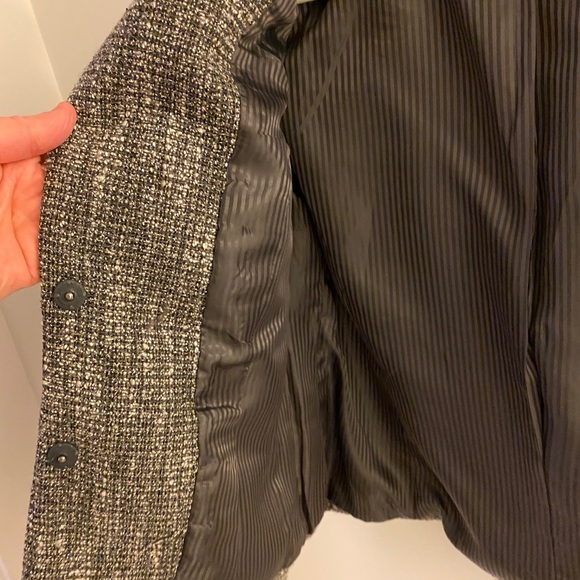 Coldwater Creek size 10 petite gray blazer. 2 front snap buttons. Tweed. - Picture 7 of 13